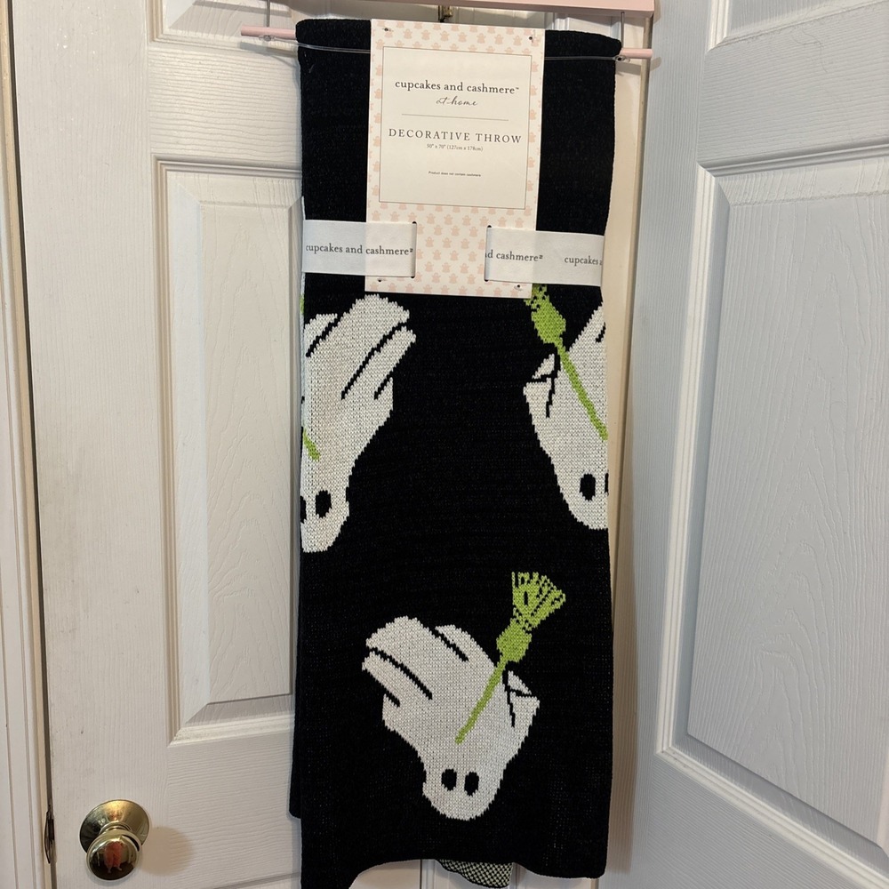 Cupcakes and Cashmere Halloween Ghost Blanket Throw 50x70 Green Broom Black New